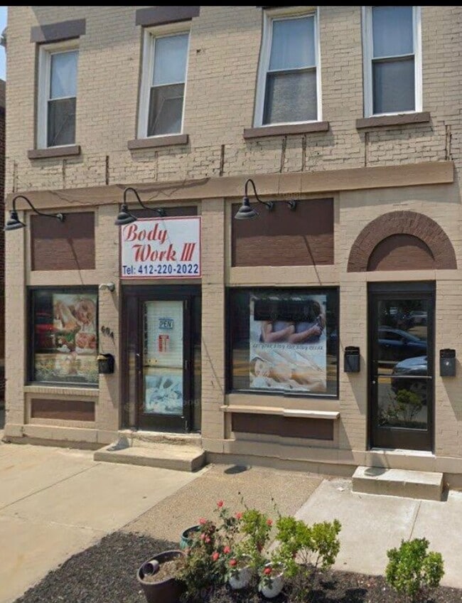 604 Washington Ave, Unit 1 in Bridgeville, PA - Foto de edificio - Building Photo