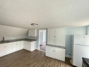 139 W Hollis St in Nashua, NH - Building Photo - Building Photo
