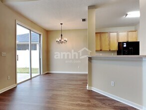 890 Thoroughbred Dr in Orange Park, FL - Foto de edificio - Building Photo
