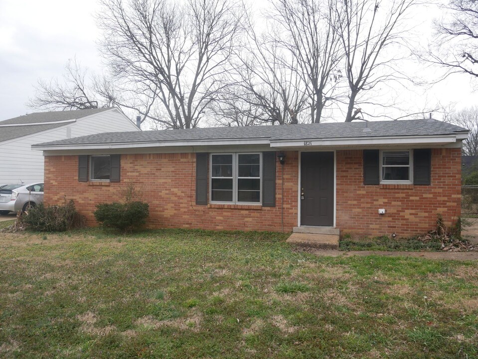 1821 Vaught Cir in Southaven, MS - Building Photo