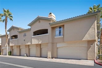 1704 Hills of Red Dr in Las Vegas, NV - Building Photo - Building Photo
