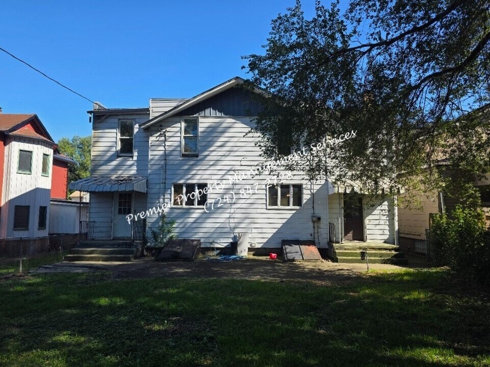 1313 5th Ave in Beaver Falls, PA - Building Photo