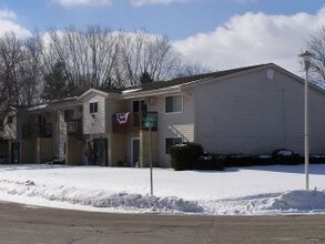 271 N Depot St in Juneau, WI - Foto de edificio - Building Photo