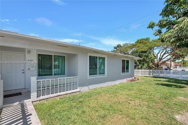 3641 SW 29th St-Unit -3643 in Miami, FL - Foto de edificio - Building Photo
