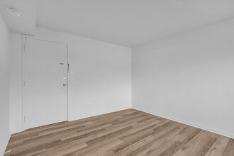 4465 MacArthur Blvd NW in Washington, DC - Foto de edificio - Building Photo