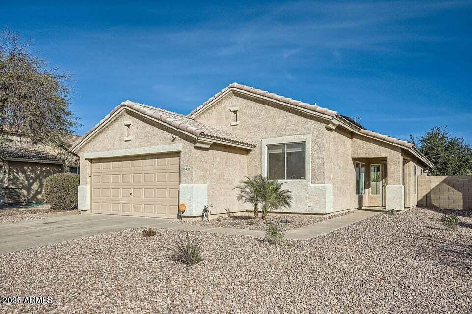 15436 Port Royale Ln in Surprise, AZ - Building Photo