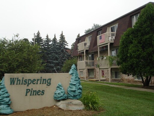 Whispering Pines Apartments in Grand Ledge, MI - Building Photo