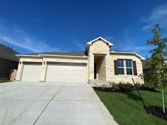 110 Joseph Hawkins Ln in Bastrop, TX - Building Photo - Building Photo
