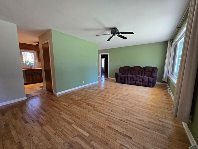 1203 Maplewood Dr in Normal, IL - Foto de edificio - Building Photo