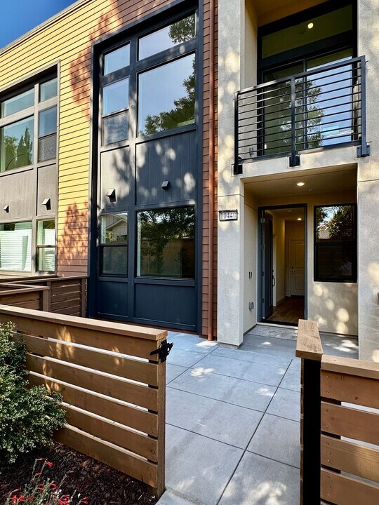 10440 Elm Cir in Saratoga, CA - Foto de edificio