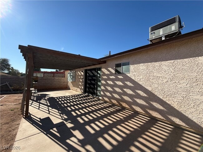 property at 1560 Elaine Dr