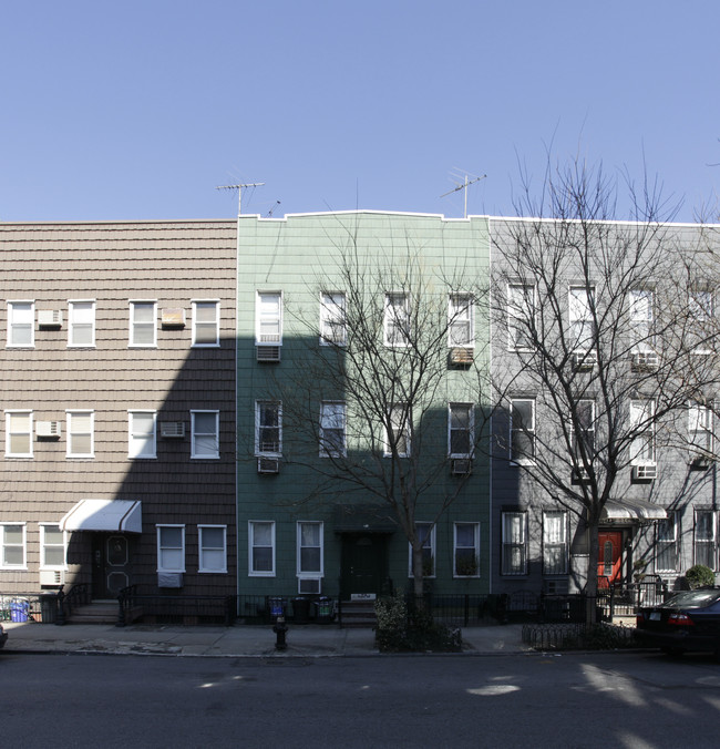 73 Engert Ave in Brooklyn, NY - Foto de edificio - Building Photo