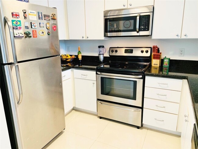 1250 S Miami Ave, Unit 2012 in Miami, FL - Building Photo - Building Photo