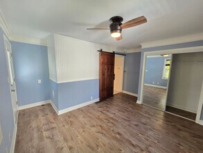 922 Blankenbaker Ln in Louisville, KY - Building Photo - Building Photo