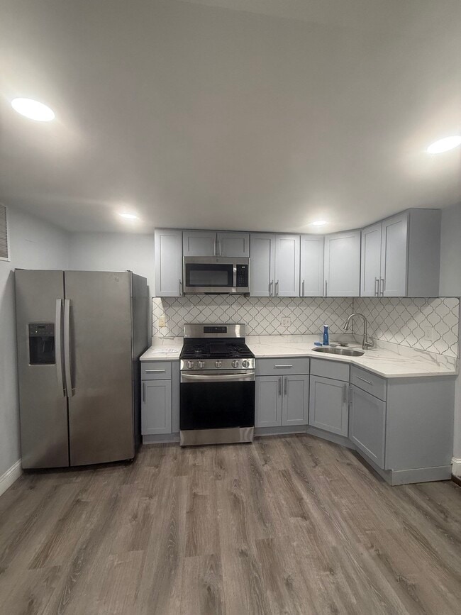 60 Beach Rd, Unit 1 in Revere, MA - Foto de edificio - Building Photo