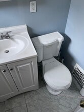 58 Beech St, Unit 2nd Floor in Bristol, CT - Foto de edificio - Building Photo