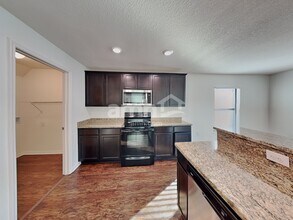 1114 Brenton Leaf Dr in Ruskin, FL - Foto de edificio - Building Photo