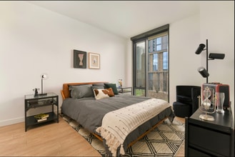 38 S Peoria St, Unit 407 in Chicago, IL - Foto de edificio - Building Photo