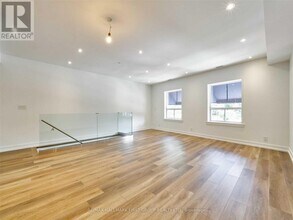 2602 Yonge St in Toronto, ON - Building Photo - Building Photo