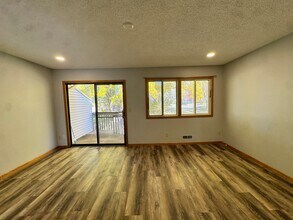 8759 Ironwood Ave S in Cottage Grove, MN - Building Photo - Building Photo