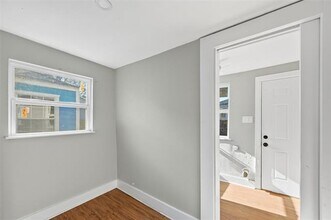 2639 Burger Ave in Dallas, TX - Building Photo - Building Photo