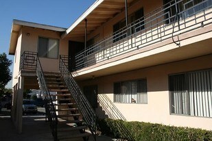 1612 Cedar Ave in Long Beach, CA - Building Photo