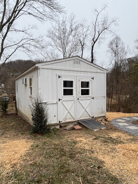 6 Red Oak Dr in Nitro, WV - Foto de edificio - Building Photo