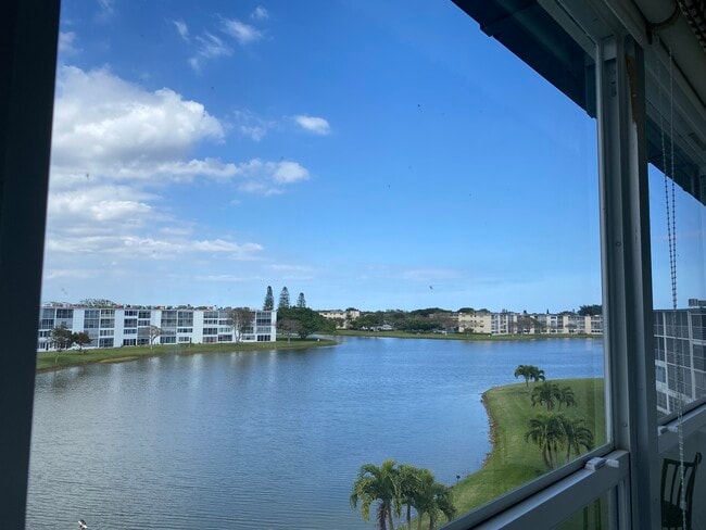 4048 Exeter C, Unit 4048