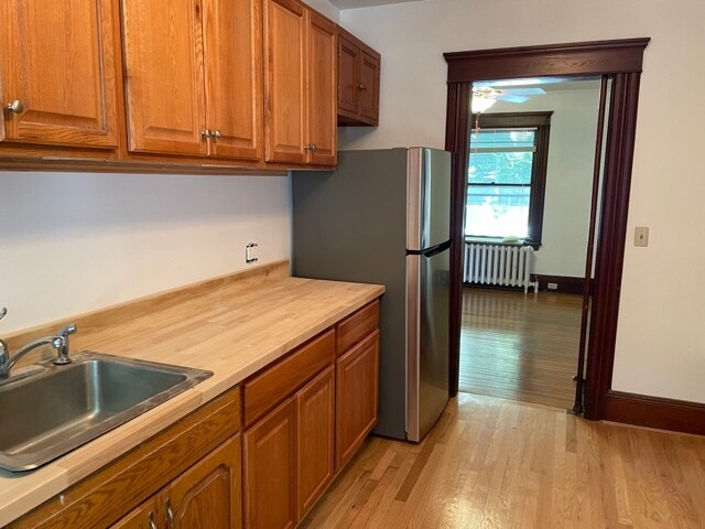 33 Douglas Ave in Stamford, CT - Building Photo