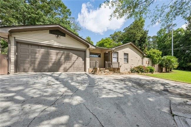 property at 2762 Dresden Dr