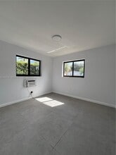 963 NW 5th St in Miami, FL - Building Photo - Building Photo