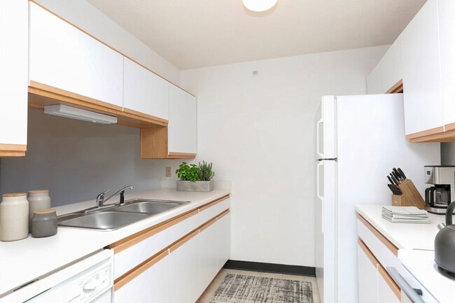 Whitney Estates Apartments in Hillsdale, MI - Foto de edificio - Building Photo