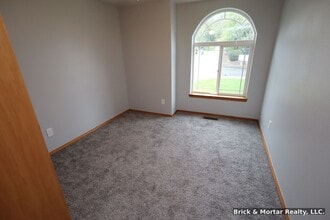 1065 Ridgefield Ct in Stayton, OR - Building Photo - Building Photo