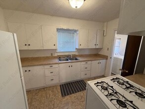 1010 W 14th St in Portales, NM - Building Photo - Building Photo