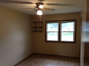 1310 W Dakota St in Fremont, NE - Building Photo - Building Photo