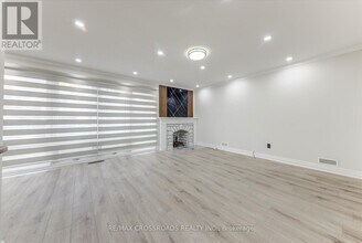 2 Tangmere Rd in Toronto, ON - Building Photo - Building Photo