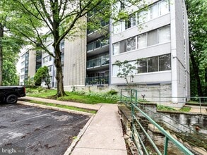 1800 Metzerott Rd, Unit 401 in Adelphi, MD - Building Photo - Building Photo