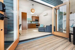 2500 E 5th St, Unit Casita in Long Beach, CA - Building Photo