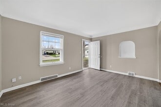 17208 Lipton Ave in Cleveland, OH - Building Photo - Building Photo