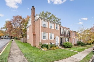 7029 Bradwood Ct in Springfield, VA - Building Photo - Building Photo