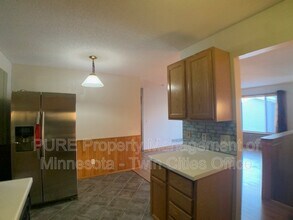 428 Appleblossom Ln in Shakopee, MN - Building Photo - Building Photo