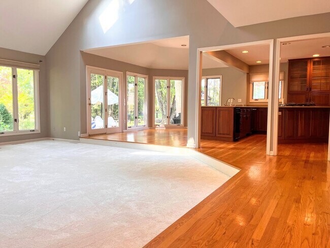 property at 62 Pinelake Dr