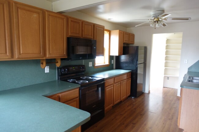 503 N Chestnut St, Unit 503 N Chestnut St