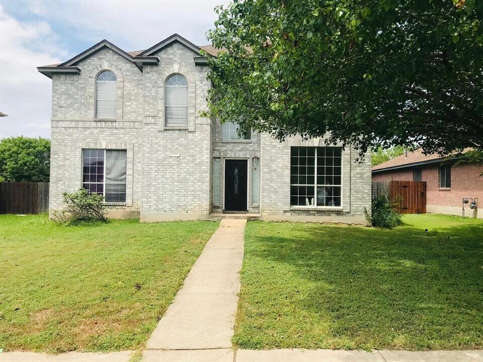 1012 Black Locust Drive West in Pflugerville, TX - Building Photo