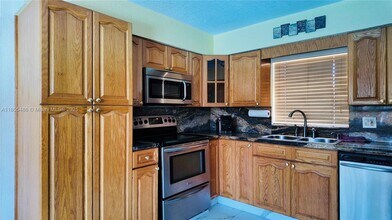 6950 SW 14th St in Pembroke Pines, FL - Building Photo - Building Photo