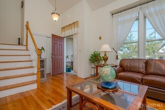 8 Comstock Ln in Montgomery, NJ - Building Photo - Building Photo