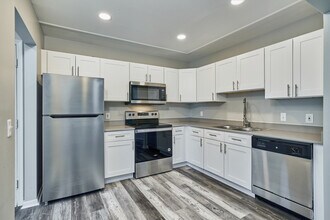 The Grove off North in Fenton, MI - Building Photo - Interior Photo