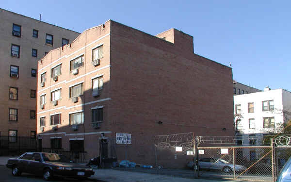 134-138 Hillside Ave in New York, NY - Building Photo