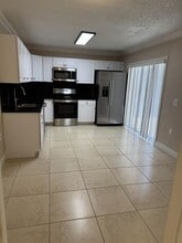 915 9th Way in West Palm Beach, FL - Foto de edificio - Building Photo