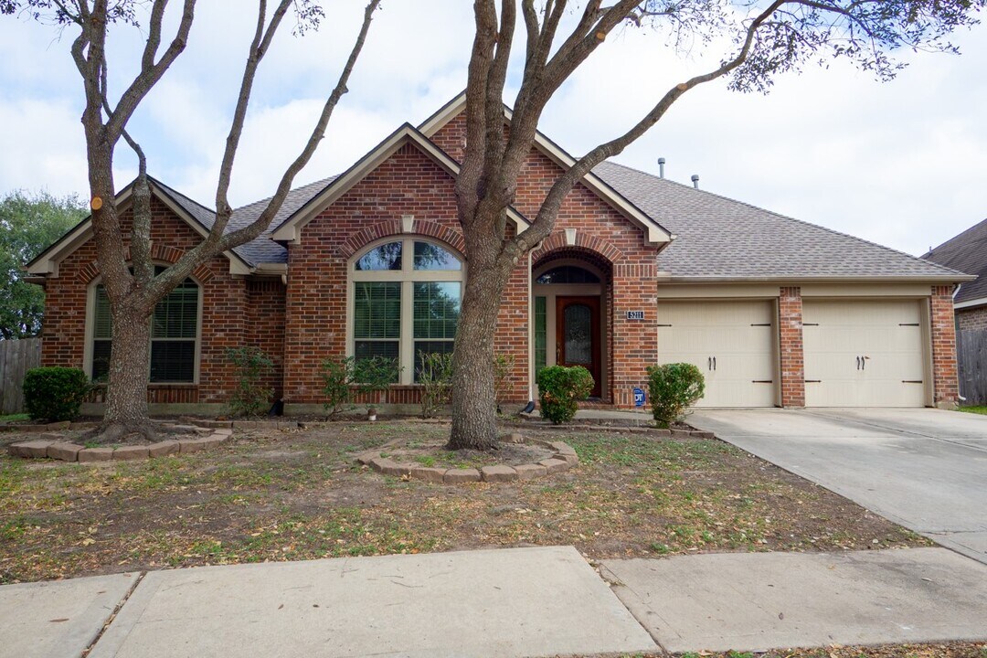 5211 Belvedere Dr in Rosenberg, TX - Building Photo